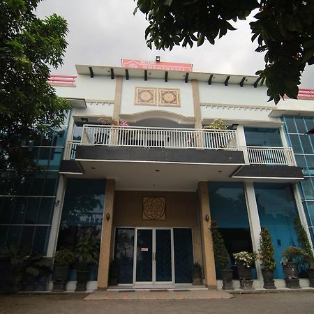 Hotel Boegenviel Syariah Lamongan Екстериор снимка