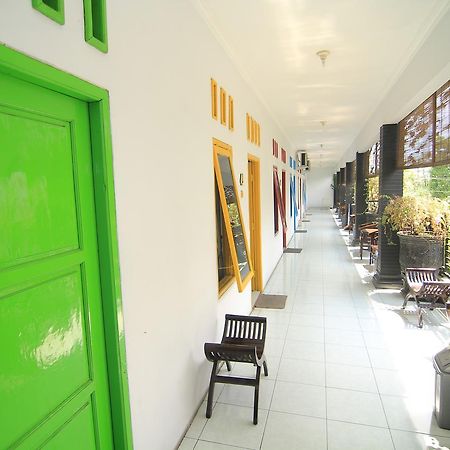 Hotel Boegenviel Syariah Lamongan Екстериор снимка